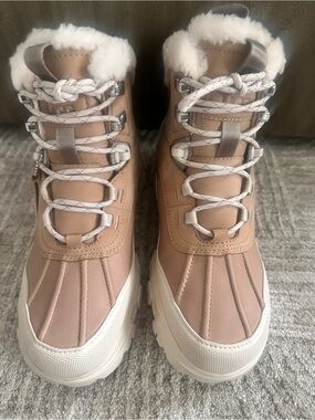 UGG Adirondack Meridian Hiker- Christmas in July! NWT!
